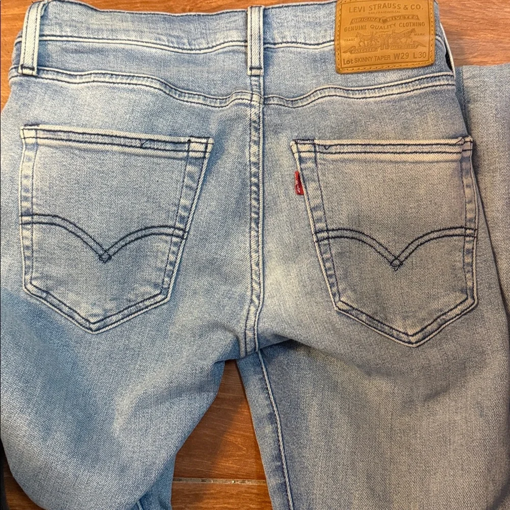 Levis sleek levi